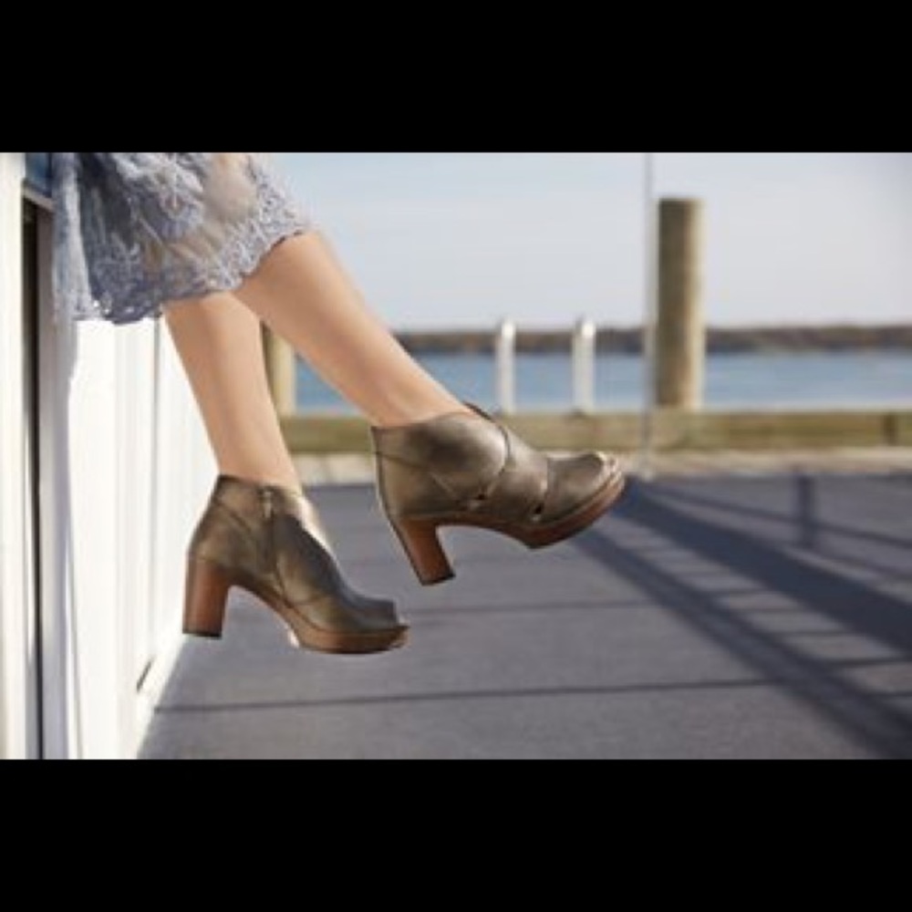 Dansko Delphina Peep-Toe Block Heel NEW